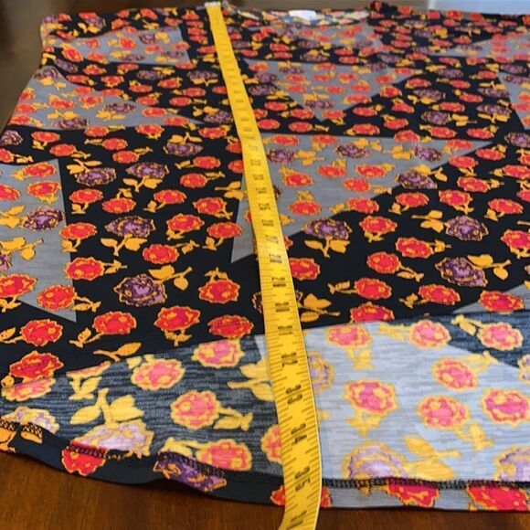 Lularoe Irma Popover Floral Top Purple/Red/Gray Size Large - Picture 7 of 10